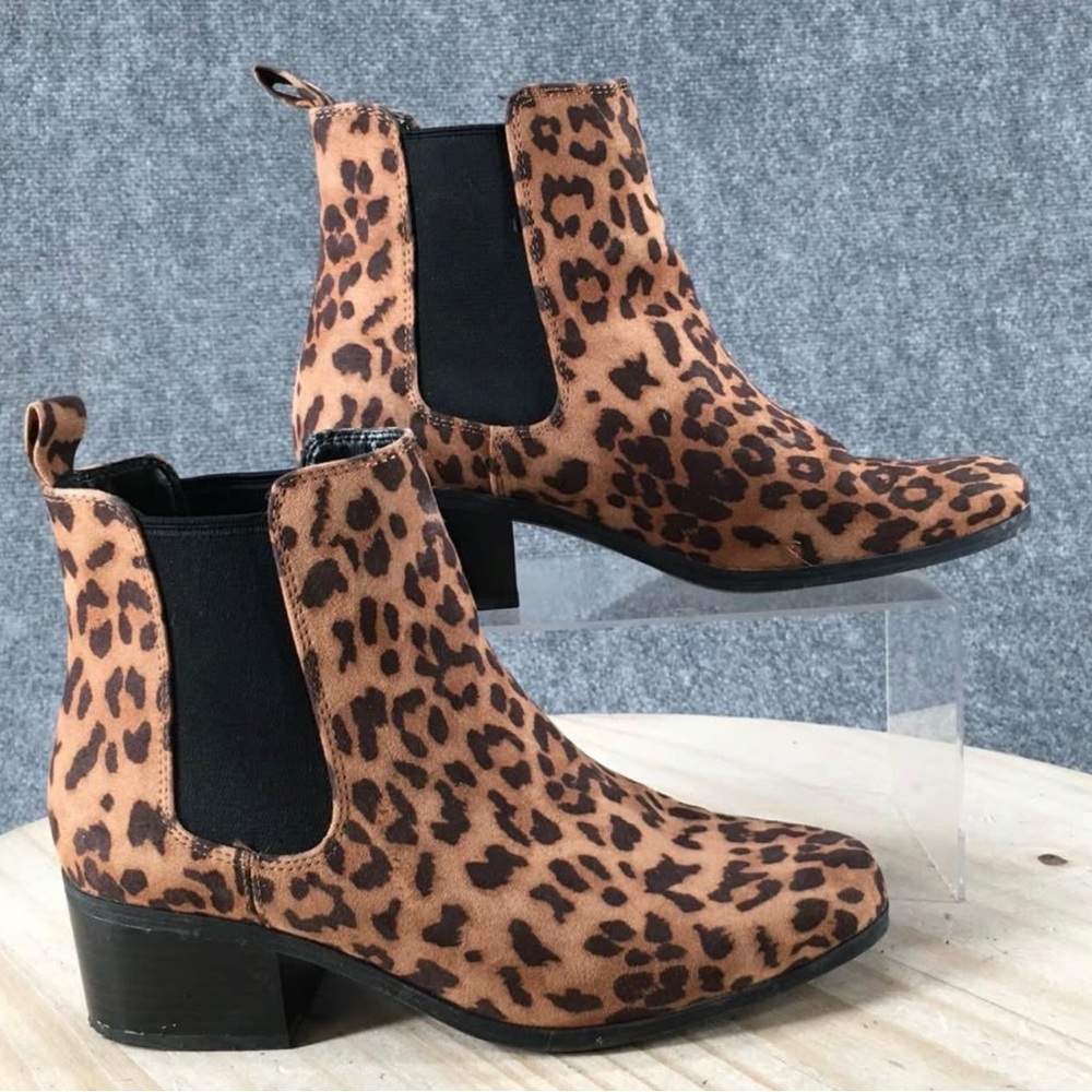 A New Day Boots Womens 9 Ankle Chelsea Heels Casual Leopard Beige Fabric Pull On